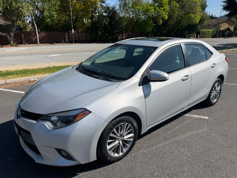 Used 2014 Toyota Corolla LE FWD image 4