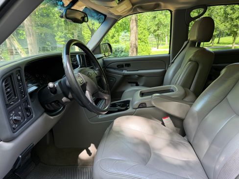 Used 2005 Chevrolet Tahoe Z71 w/ Preferred Equipment Group AWD/4WD image 14