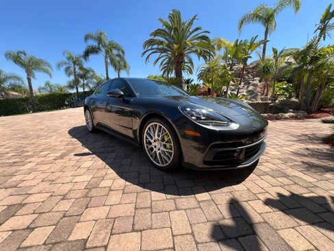 Used 2018 Porsche Panamera 4 image 5