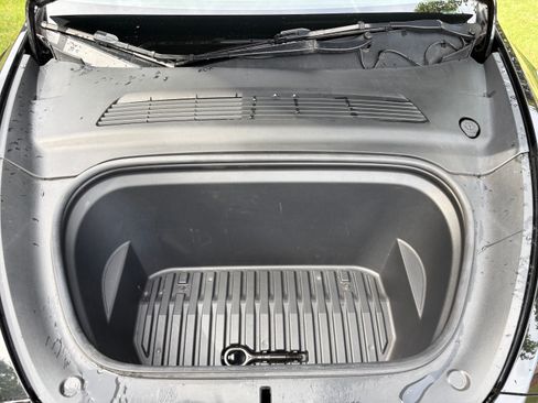 Used 2021 Tesla Model Y Long Range image 8