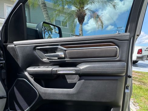 Used 2021 RAM 1500 Laramie AWD/4WD image 8