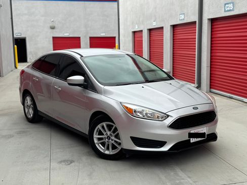 Used 2018 Ford Focus SE FWD image 4