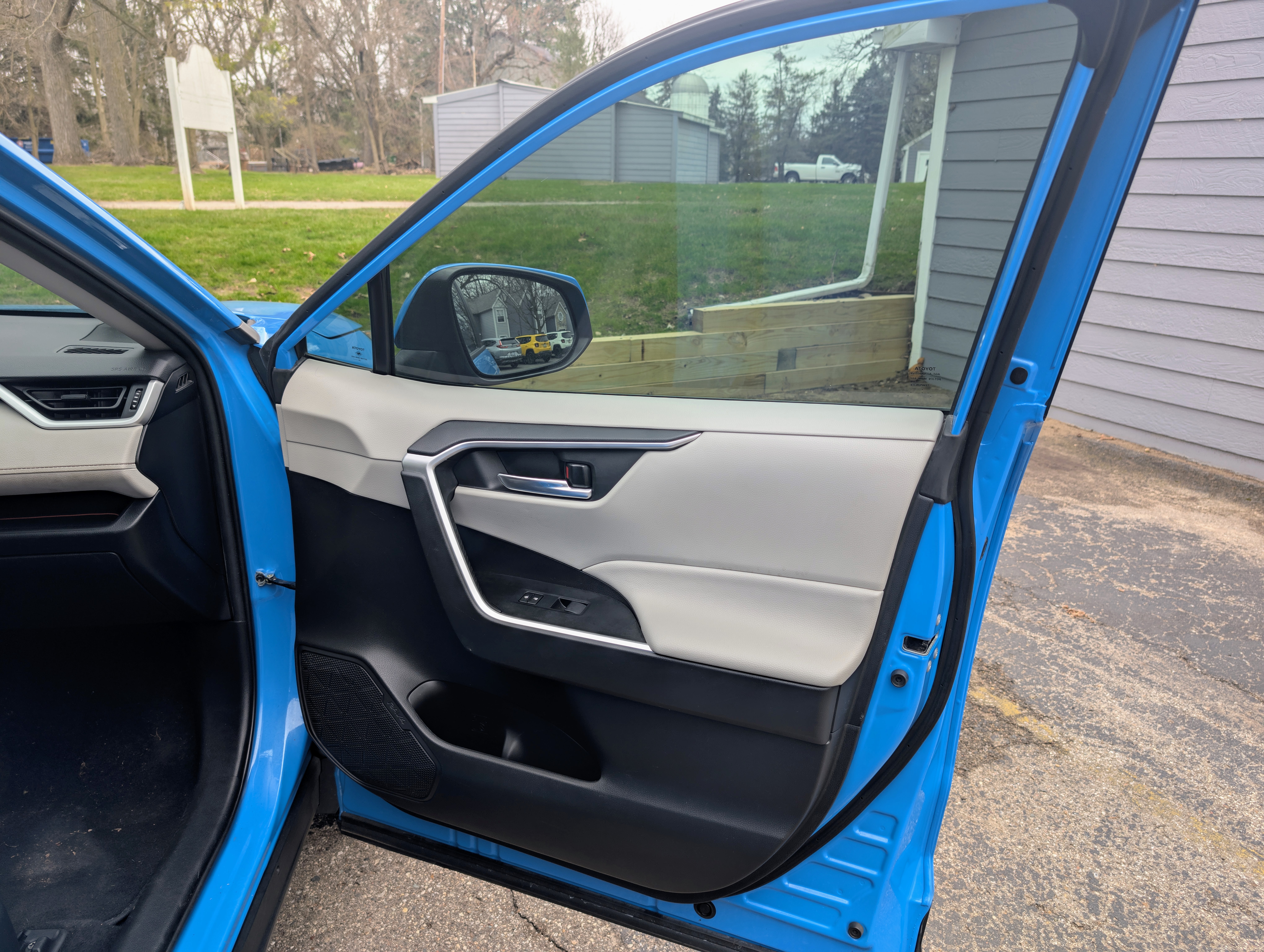 Used 2021 Toyota RAV4 XLE FWD image 15