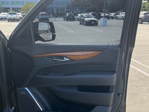 Used 2016 Cadillac Escalade ESV Luxury image 15