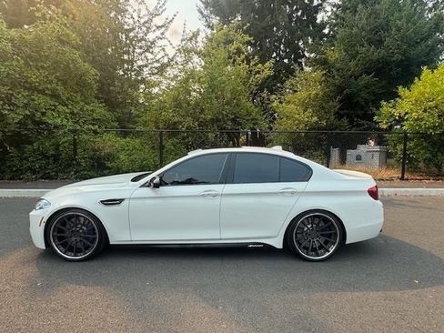 Used 2015 BMW M5 image 1