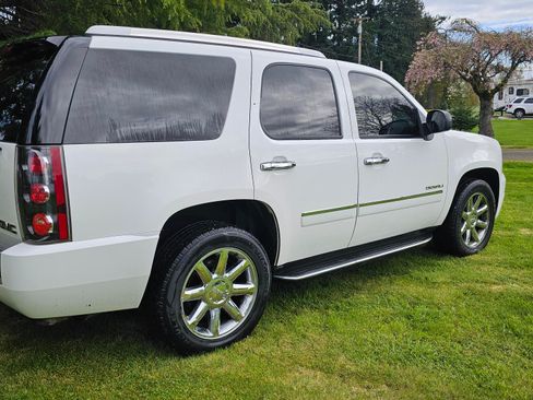 Used 2010 GMC Yukon Denali image 2
