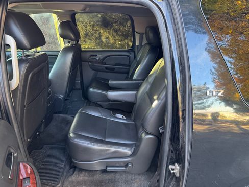 Used 2014 Chevrolet Suburban LTZ image 13