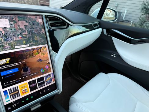 Used 2017 Tesla Model X 75D image 14