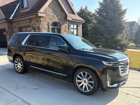 Used 2022 Cadillac Escalade ESV Premium Luxury Platinum image 6