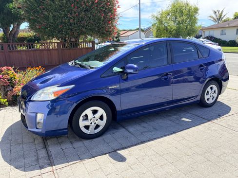 Used 2010 Toyota Prius Four w/ Solar Roof Pkg FWD image 1