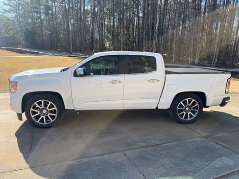 Used 2021 GMC Canyon Denali image 32