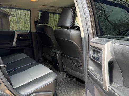 Used 2015 Toyota 4Runner SR5 Premium image 14