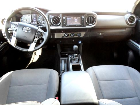 Used 2018 Toyota Tacoma SR5 image 15