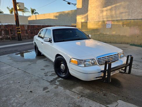 Used 2003 Ford Crown Victoria LX image 5