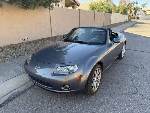 Used 2008 MAZDA MX-5 Miata Grand Touring w/ Premium Pkg image 2