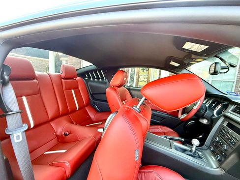 Used 2012 Ford Mustang GT Premium w/ Brembo Brake Pkg image 18