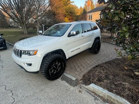 Used 2021 Jeep Grand Cherokee Limited image 16