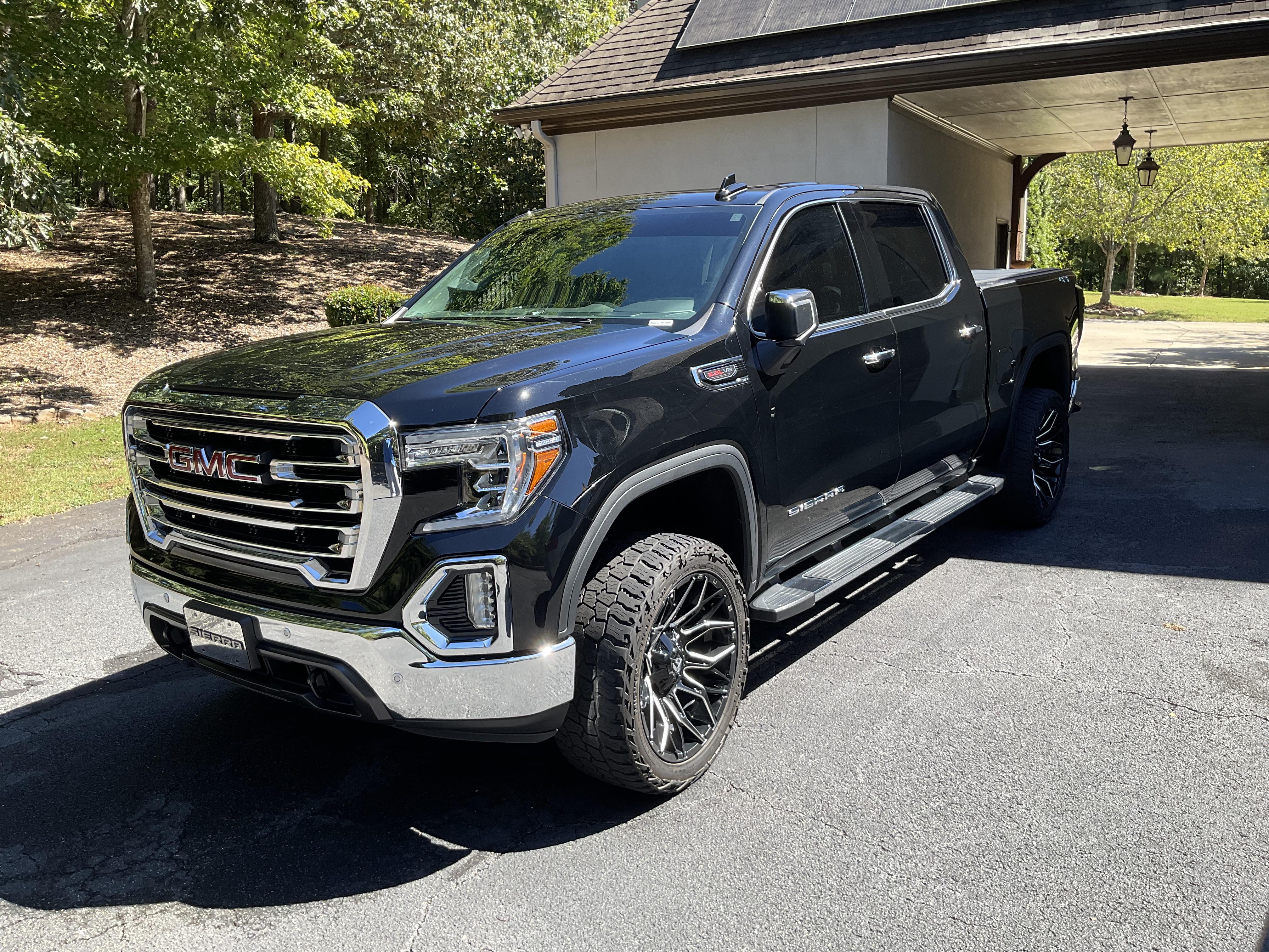 Used 2022 GMC Sierra 1500 SLT w/ SLT Premium Plus Package AWD/4WD image 1