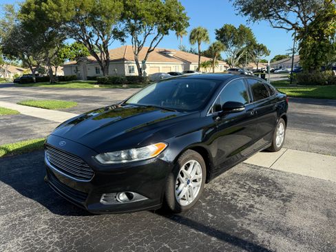 Used 2016 Ford Fusion SE w/ Equipment Group 202A image 1