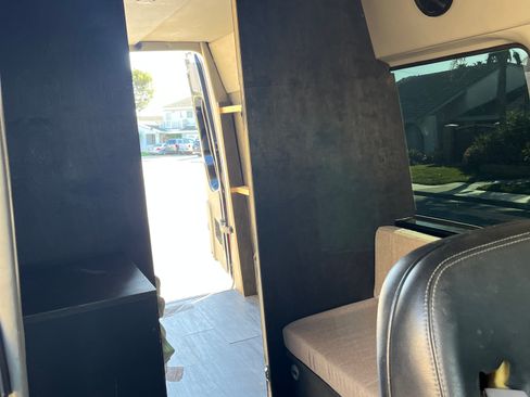 Used 2008 Dodge Sprinter 2500 RWD image 1