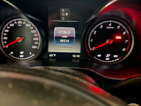 Used 2017 Mercedes-Benz GLC 300 4MATIC image 9