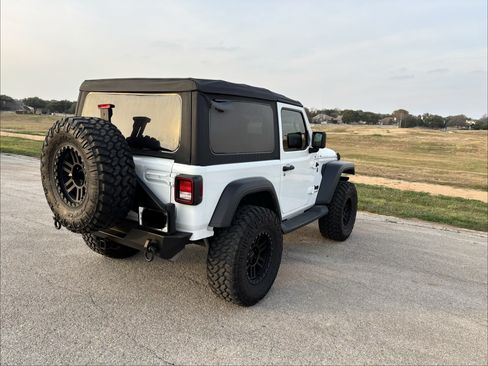 Used 2023 Jeep Wrangler Sport image 5
