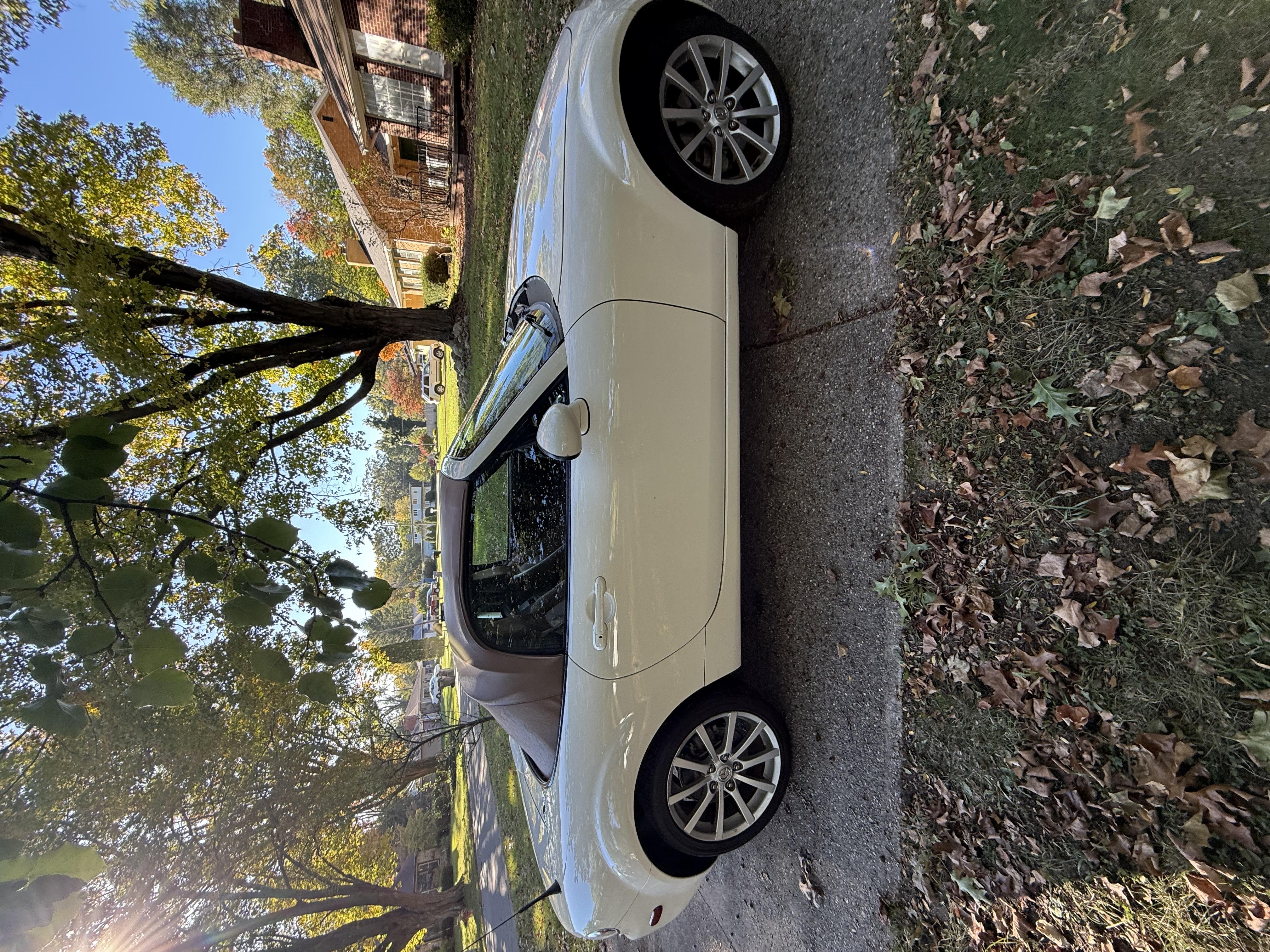 Used 2006 MAZDA MX-5 Miata Grand Touring w/ Premium Pkg RWD image 2