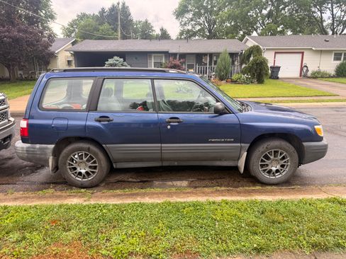 Used 2002 Subaru Forester L AWD/4WD image 2