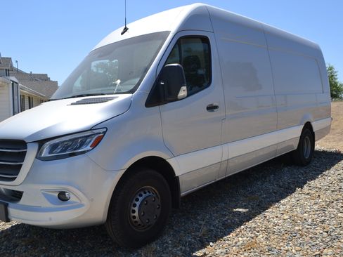 Used 2022 Mercedes-Benz Sprinter 3500 image 2