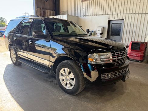 Used 2009 Lincoln Navigator 4WD image 1