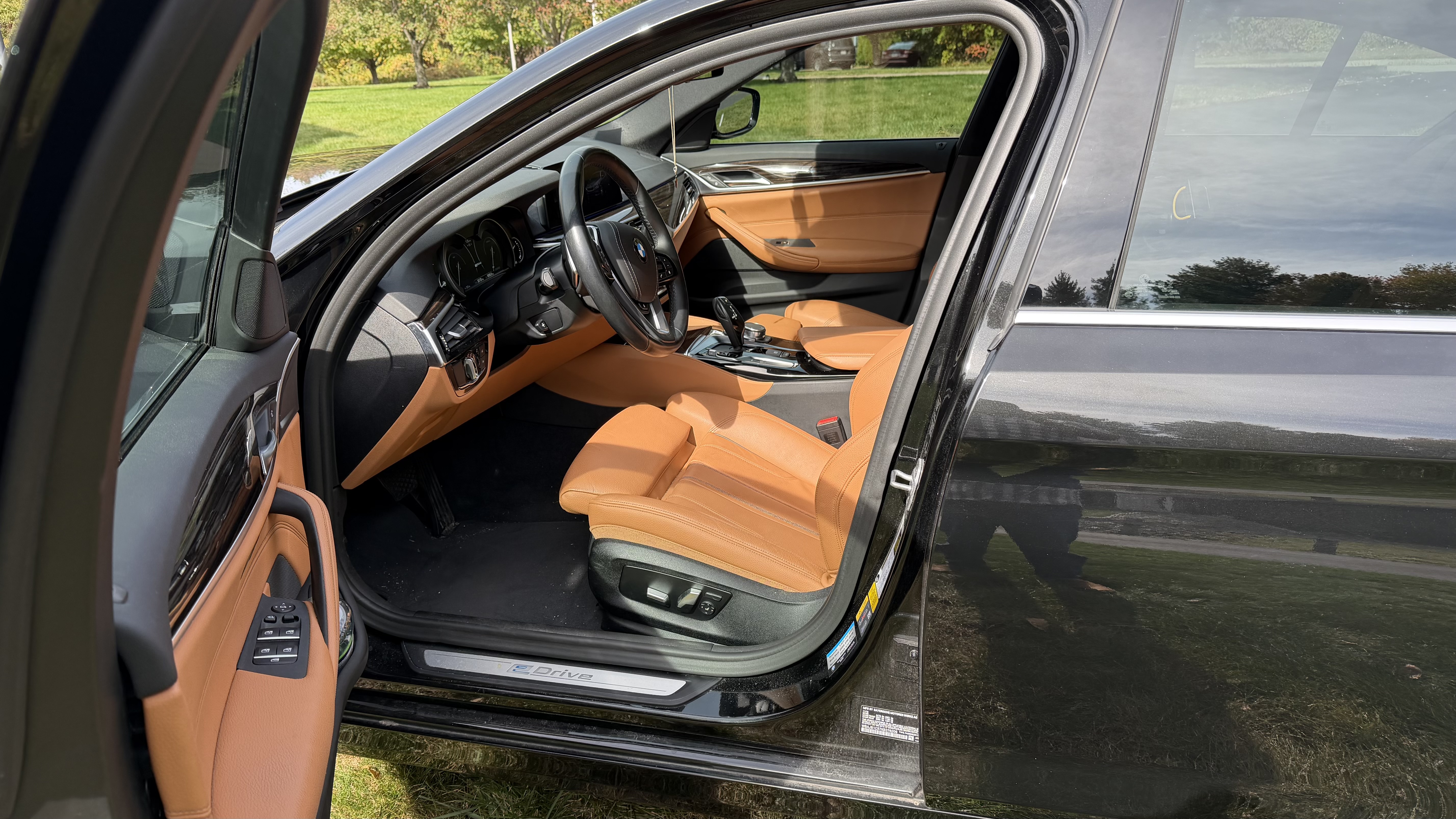 Used 2019 BMW 530e xDrive AWD/4WD image 5