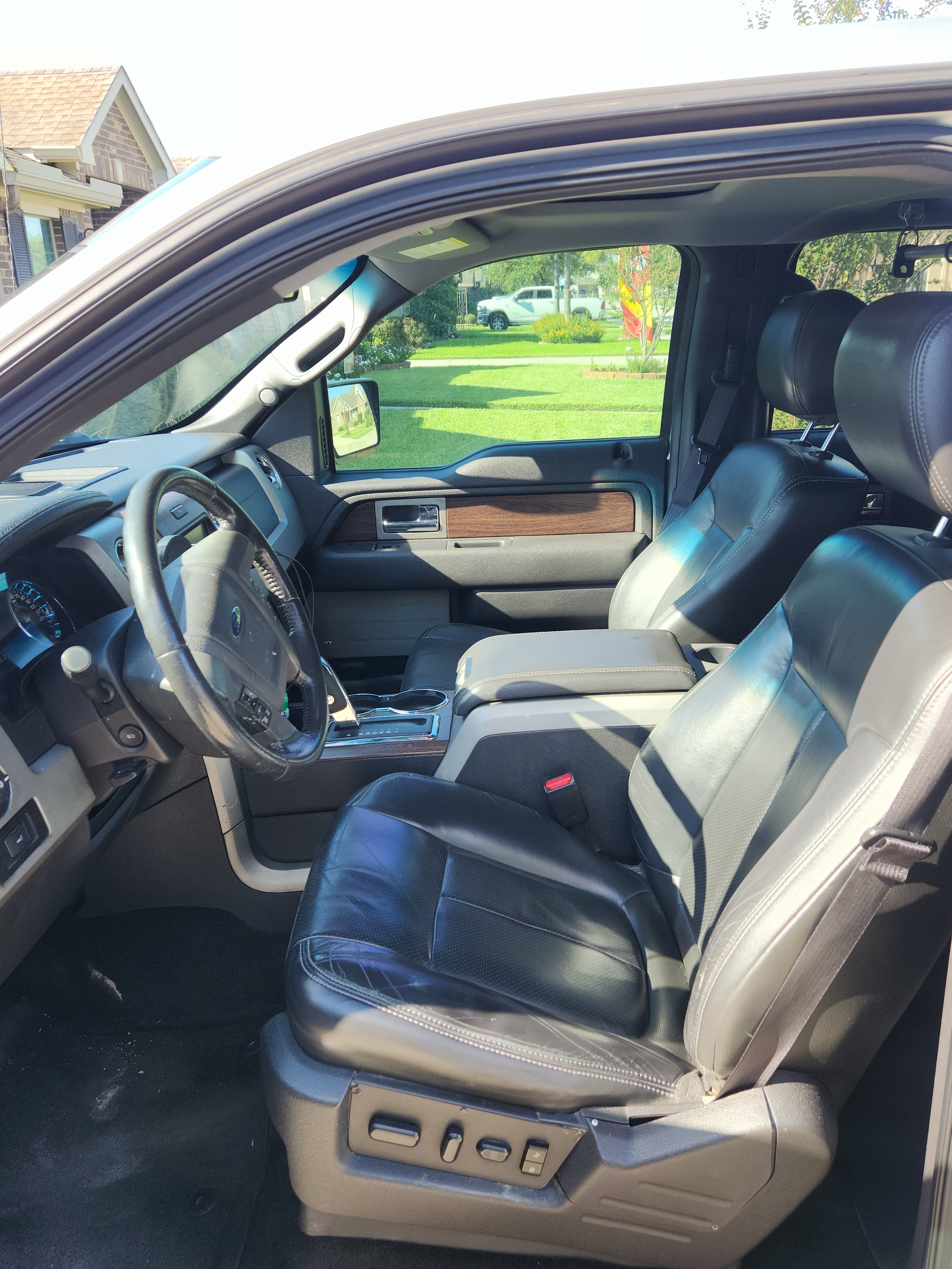 Used 2013 Ford F150 Lariat w/ Luxury Equipment Group RWD image 4
