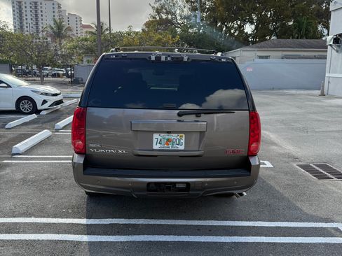Used 2011 GMC Yukon XL SLT w/ Regional Value Package image 5