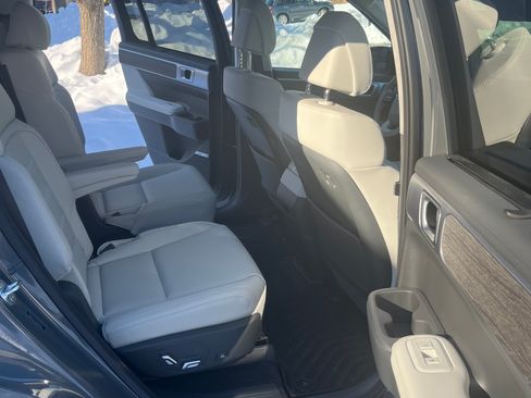 Used 2025 Hyundai Santa Fe Calligraphy image 11