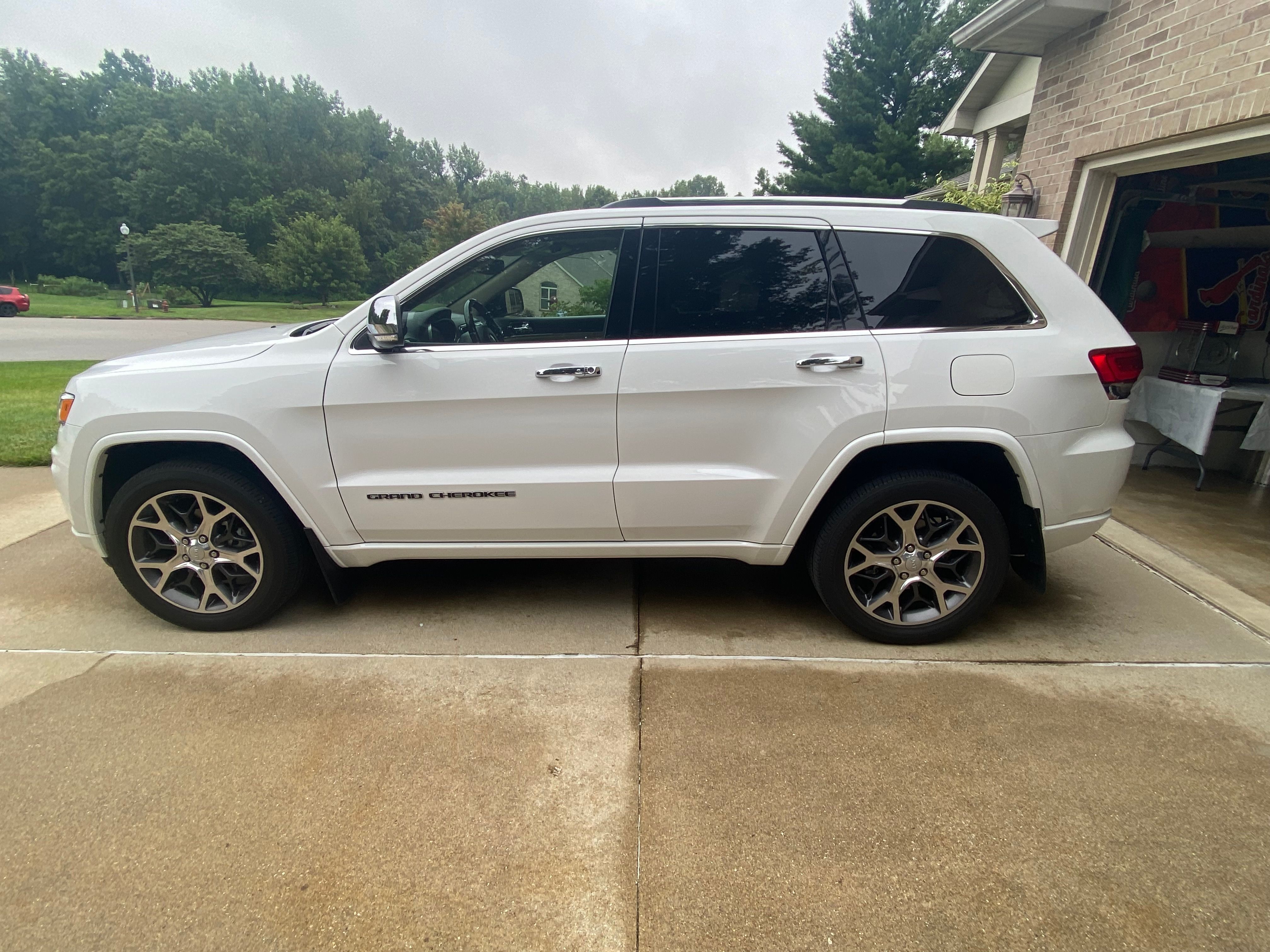 Used 2019 Jeep Grand Cherokee Overland AWD/4WD image 1