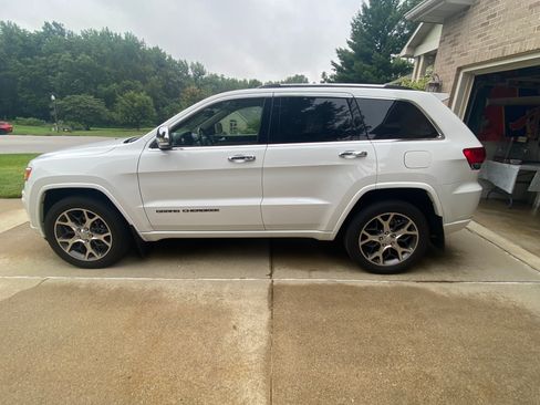 Used 2019 Jeep Grand Cherokee Overland AWD/4WD image 1