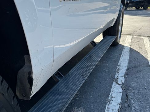 Used 2017 GMC Yukon SLT image 10