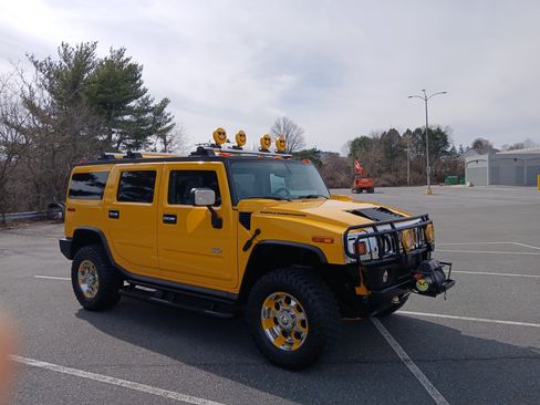 Used 2003 HUMMER H2 w/ Preferred Equipment Group image 1