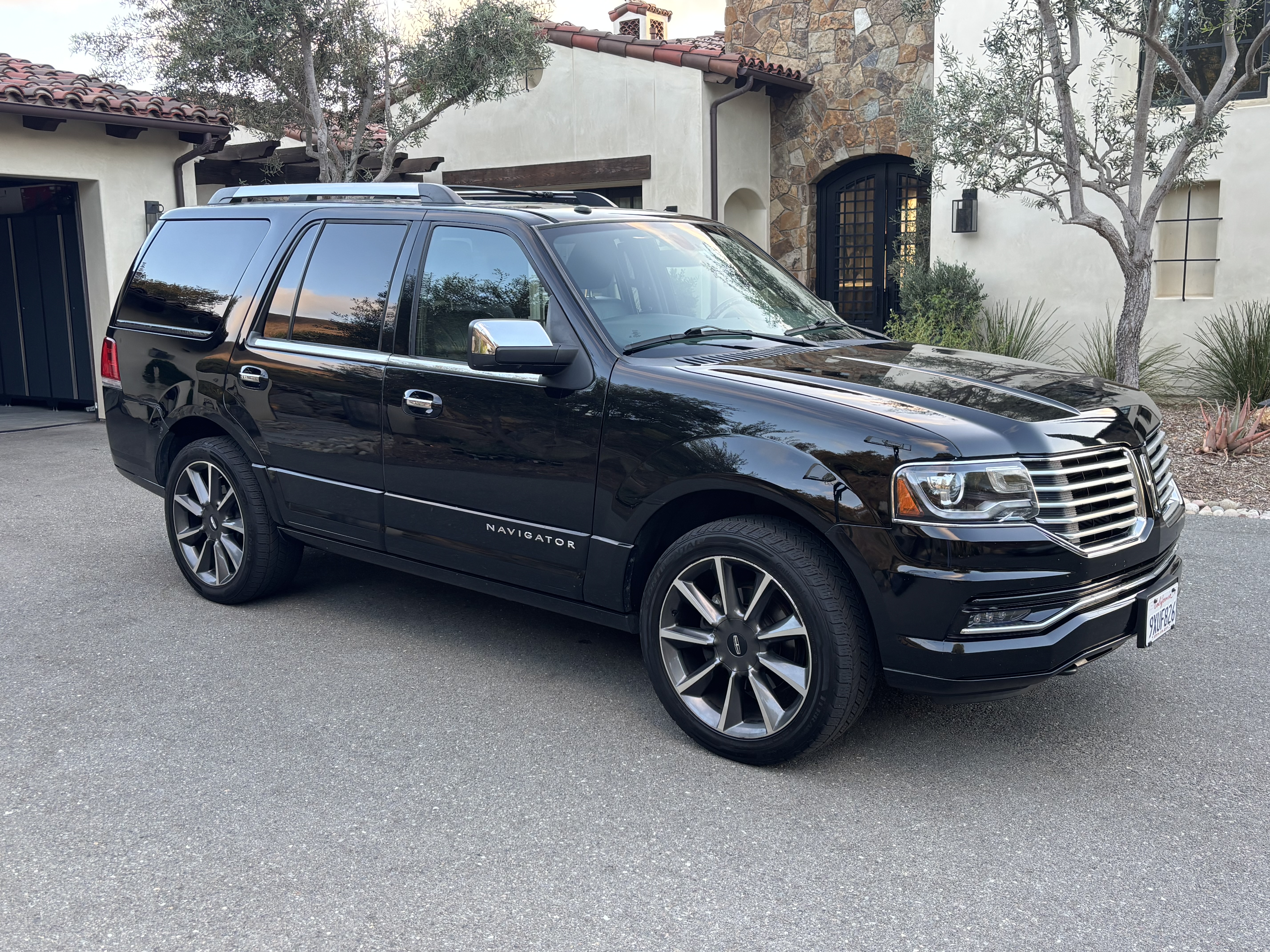 Used 2017 Lincoln Navigator Reserve AWD/4WD image 5