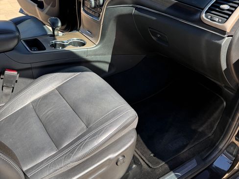 Used 2015 Jeep Grand Cherokee Limited RWD image 12