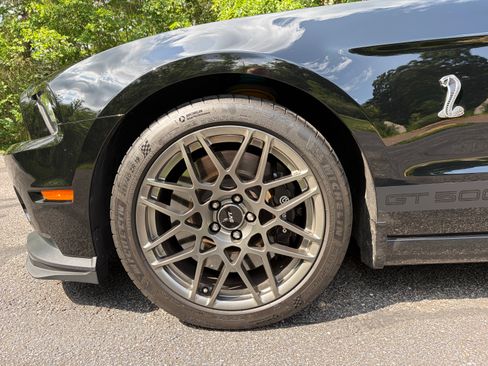 Used 2013 Ford Mustang Shelby GT500 RWD image 8