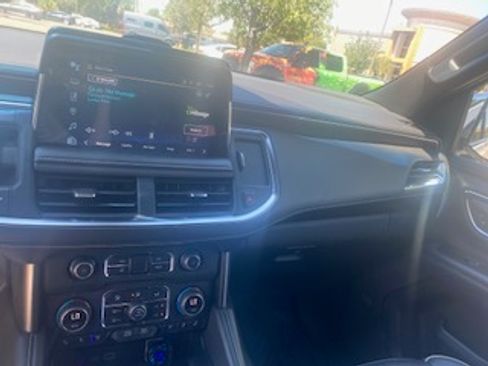 Used 2023 Chevrolet Suburban Premier image 8