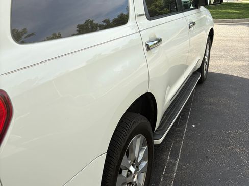 Used 2010 Toyota Sequoia Limited image 2