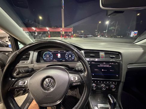 Used 2019 Volkswagen e-Golf SEL Premium FWD image 14