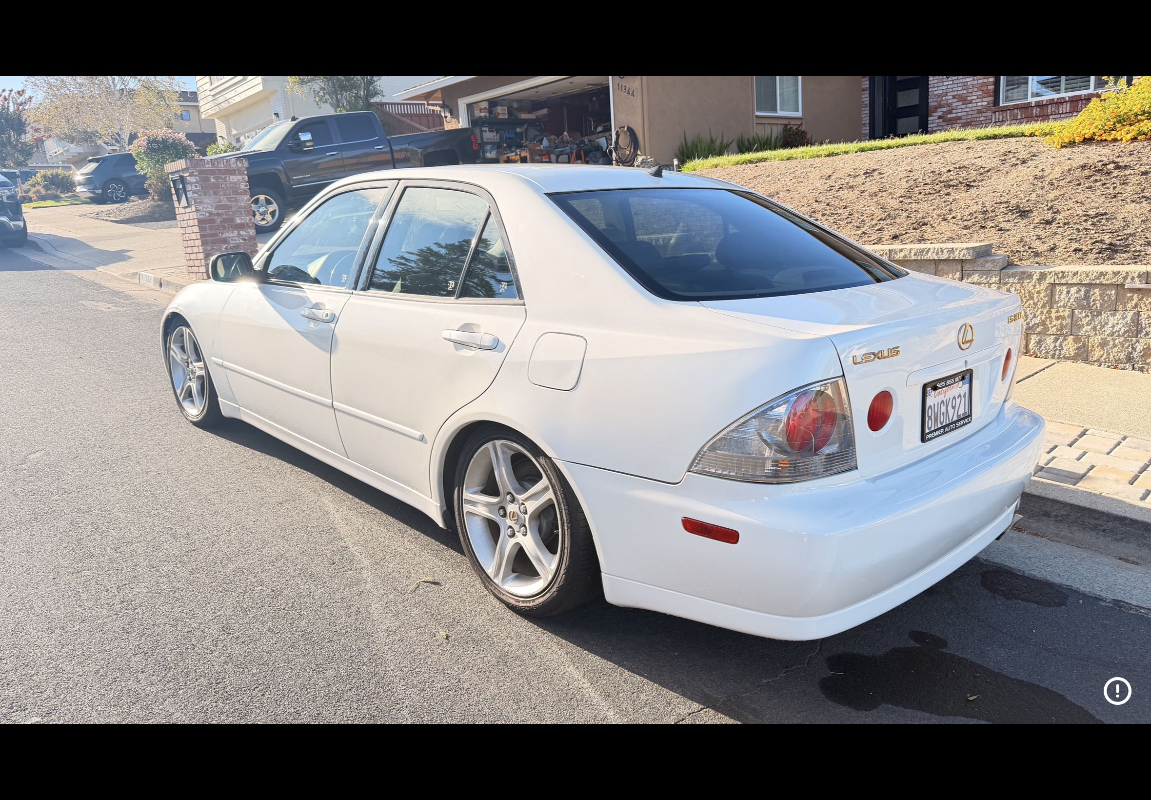 Used 2001 Lexus IS 300 w/ Luxury Leather Trim Pkg RWD image 5