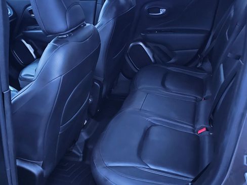 Used 2018 Jeep Renegade Limited w/ UConnect 8.4 Nav Group image 6