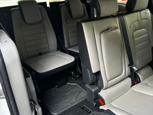 Used 2022 Ford Transit Connect XLT w/ XLT Premium Package image 5