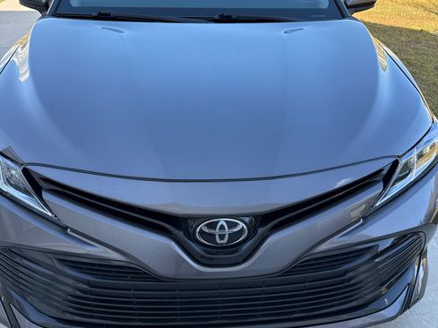 Used 2018 Toyota Camry LE image 1