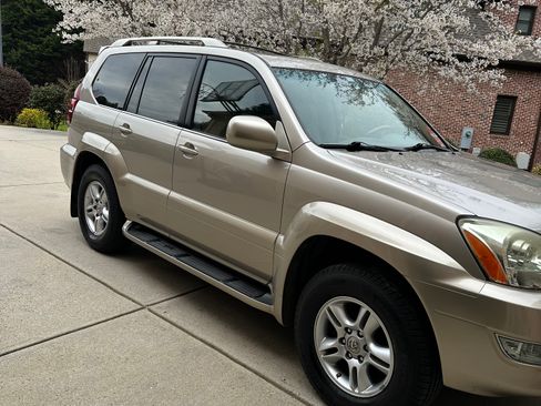 Used 2005 Lexus GX 470 image 1