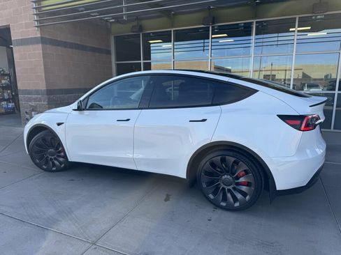 Used 2023 Tesla Model Y Performance image 5